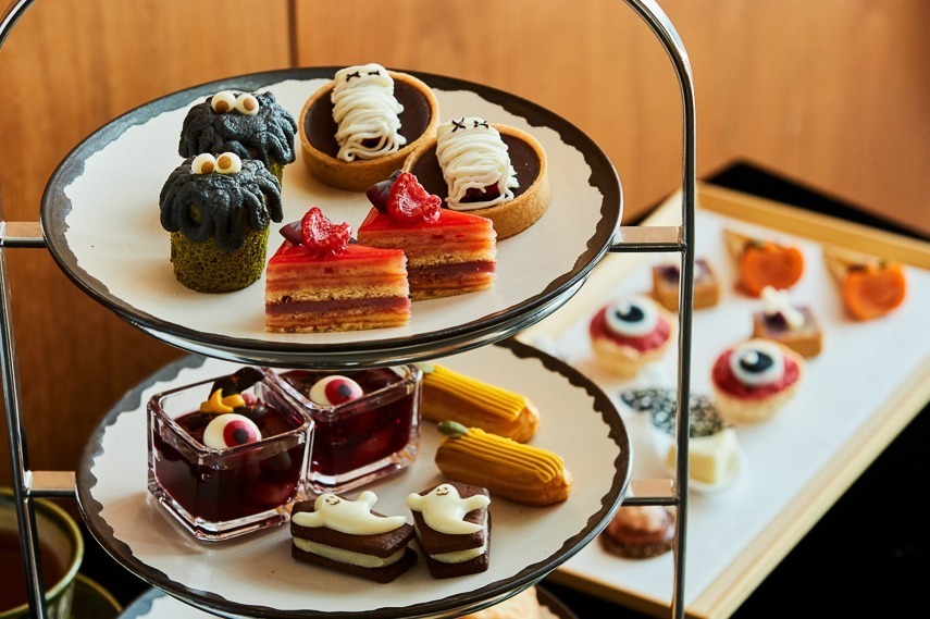 アンダーズ 東京“コワ可愛い”「ハロウィン アフタヌーンティー」モンスターの抹茶ロールケーキなど