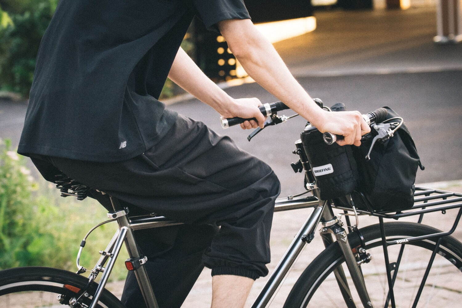 ブリーフィング×ニューバランス、“自転車”テーマのショルダーバッグやTシャツ｜写真16