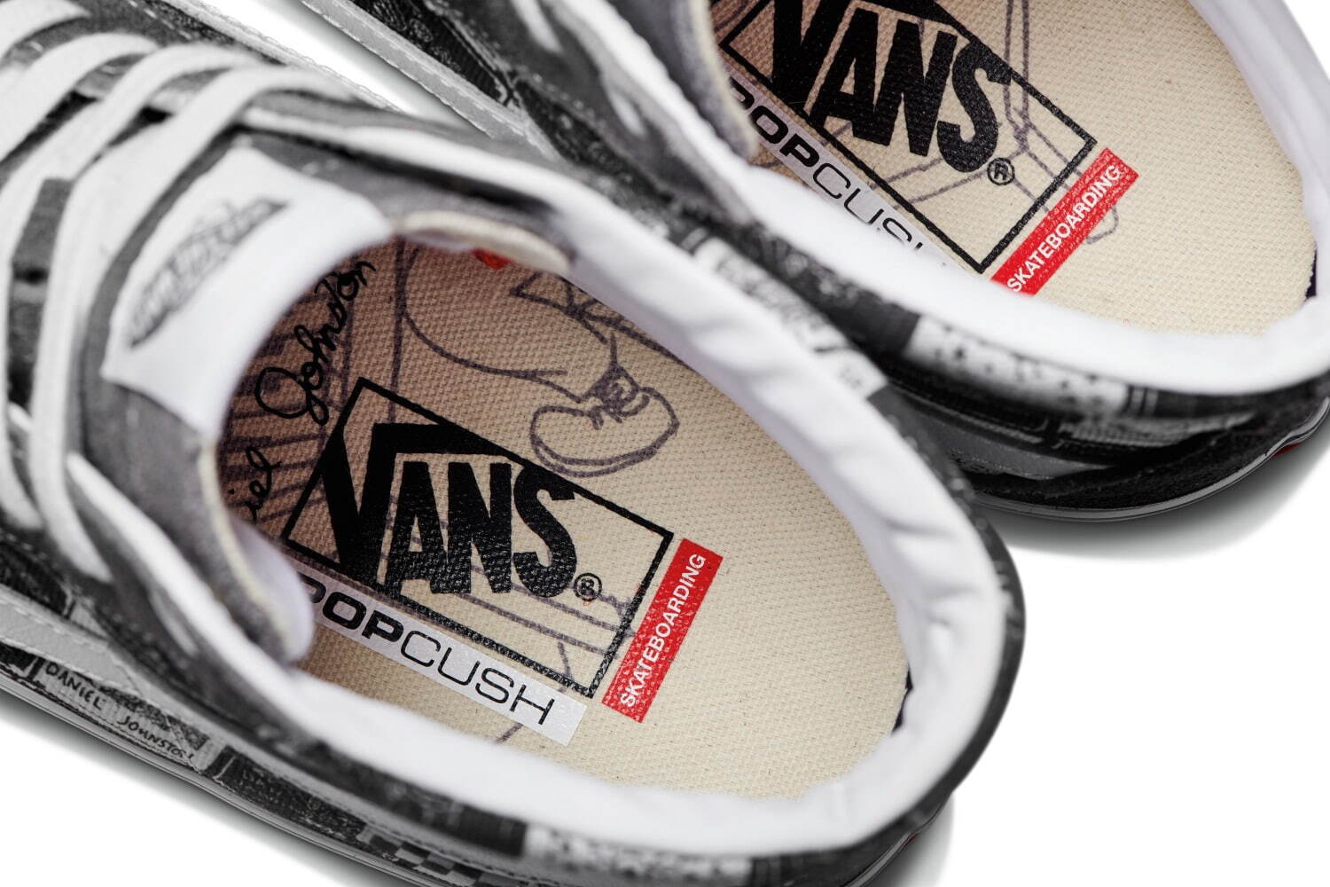 VANS×ダニエル・ジョンストン、著名なアートワークを描いたスニーカーやアパレルアイテム｜写真7