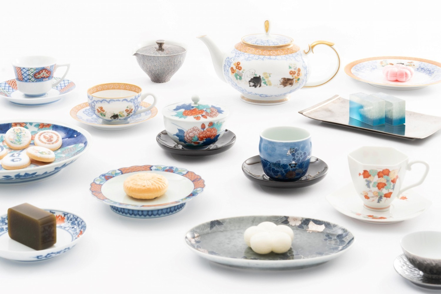 とらや 東京ミッドタウン店ギャラリー「有田焼」の歴史と今を紐解く企画展、いちごの限定かき氷も