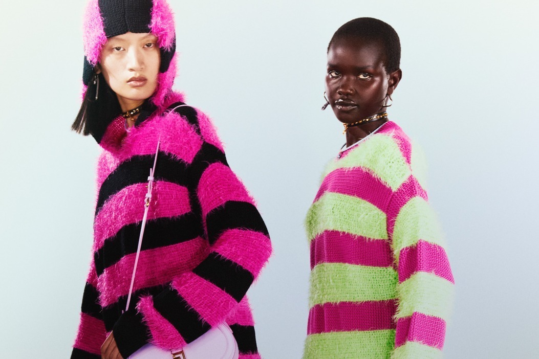 ヴェルサーチェ 2023年リゾート ウィメンズ コレクション