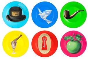 ルネ・マグリットの代表作がマグカップやプレートに - MoMAストアで発売|写真1