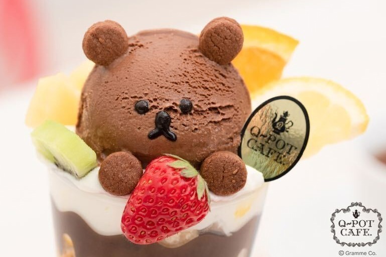 Q-pot CAFE.「テディベアフルーツパフェ」“テディベア”型クッキーの