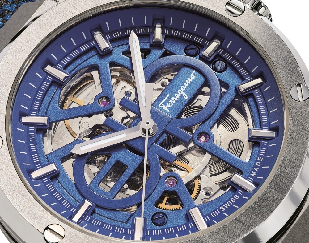サルヴァトーレ フェラガモの限定腕時計、ダブル“ガンチーニ”を飾ったスケルトンダイヤル｜写真9