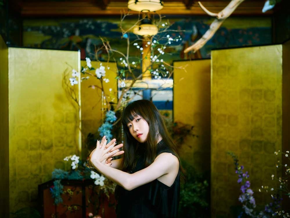 Aimer横浜 大阪でライブツアー開催 デビュー10周年を締めくくるアリーナ公演 ファッションプレス