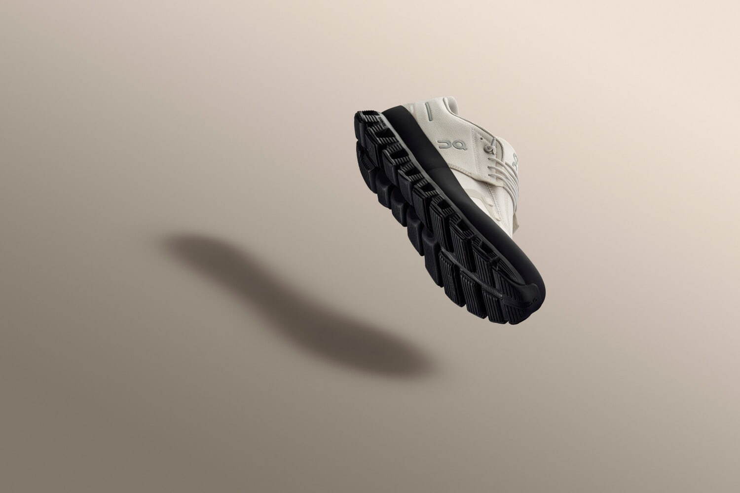 スイス発スポーツブランド「オン」“デイリーからトラベルシーンまで活躍”2種の新作シューズ