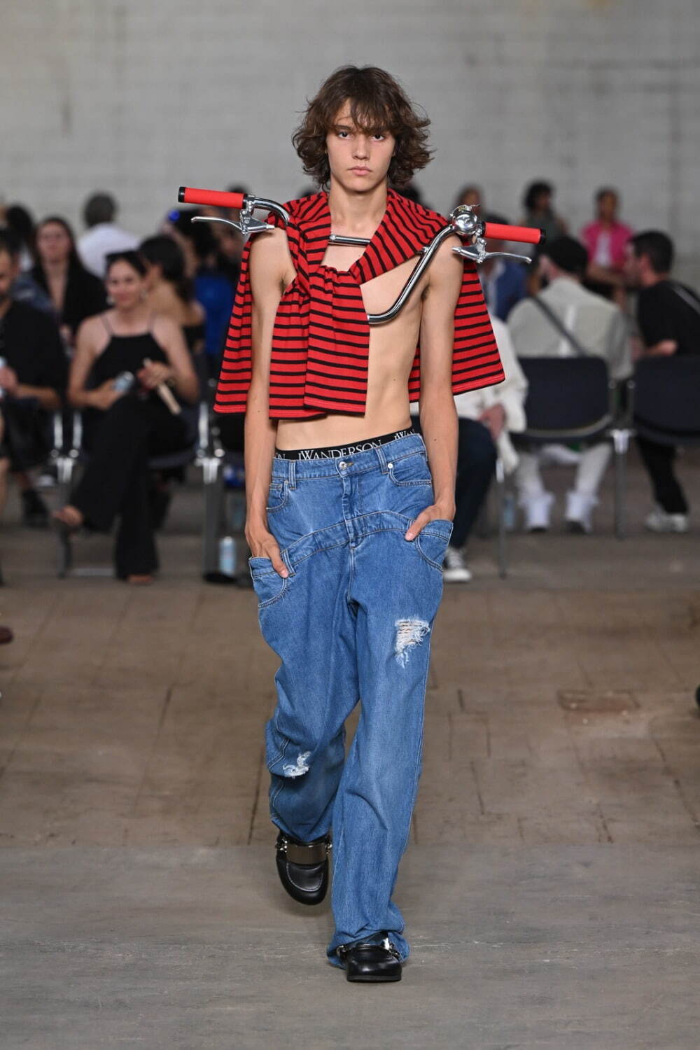 ジェイ ダブリュー アンダーソン(JW Anderson) 2023年春夏ウィメンズ&メンズコレクション  - 写真1