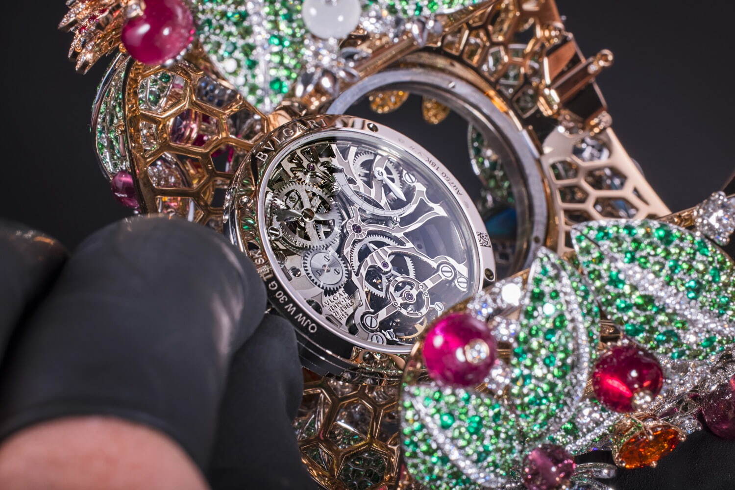 ブルガリ新作ハイエンドウォッチ、ダイヤモンドやルビーが輝く“花”モチーフ＆セルペンティの腕時計｜写真22