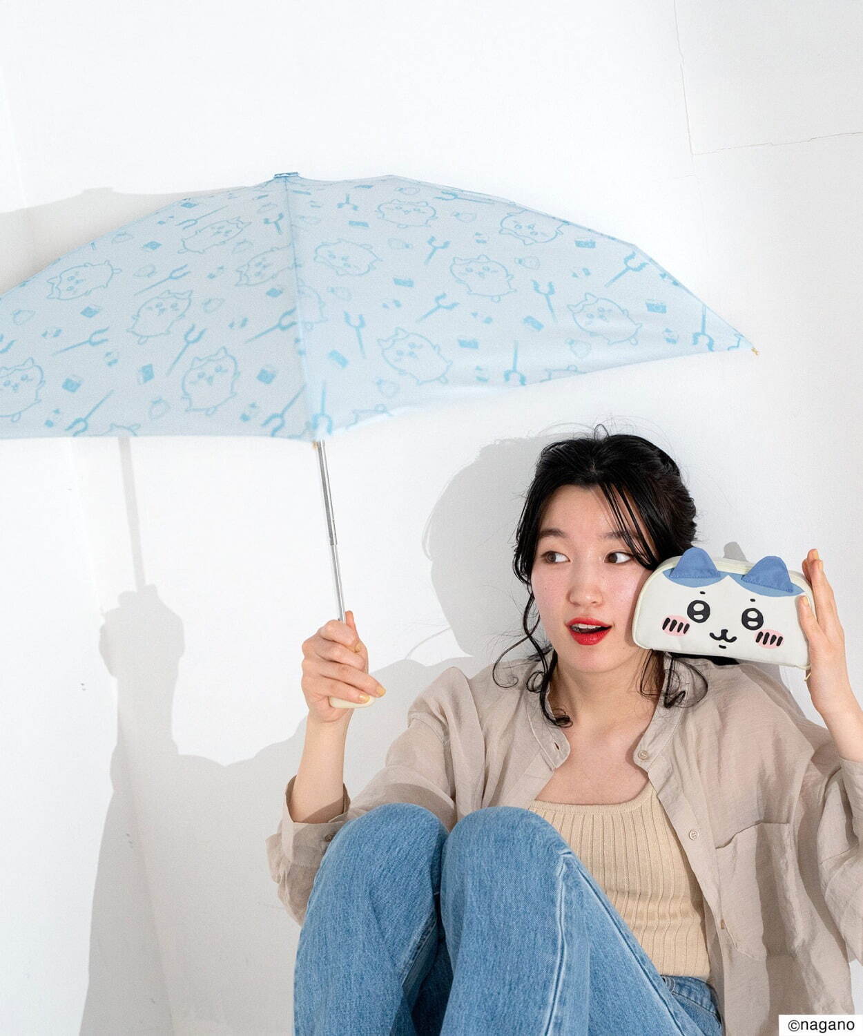 Wpc.「ちいかわ」コラボの折りたたみ雨傘、“ちいかわ＆ハチワレ”のフェイスポーチ付き - ファッションプレス