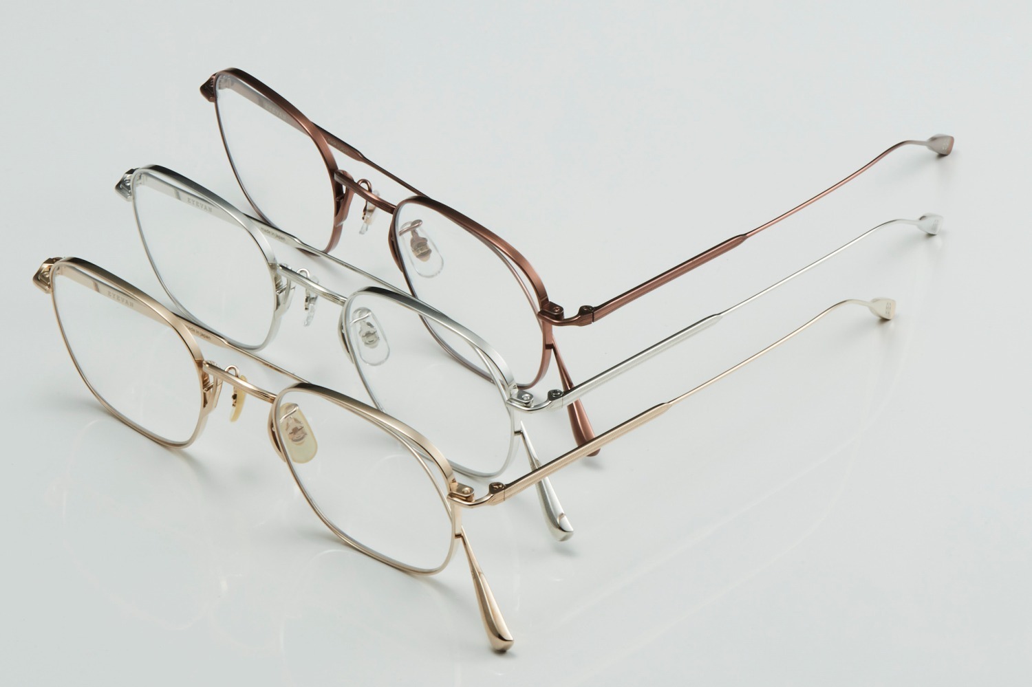 アイヴァン数量限定“スクエアシェイプ”のアイウェア、30年代ヴィンテージ着想のヨロイパーツ