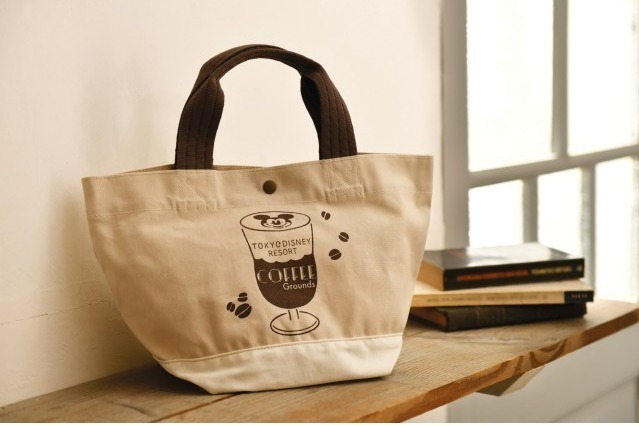 東京ディズニーリゾート“パークのドリンク＆ミッキー型コーヒー豆”デザインのトートバッグやエプロン