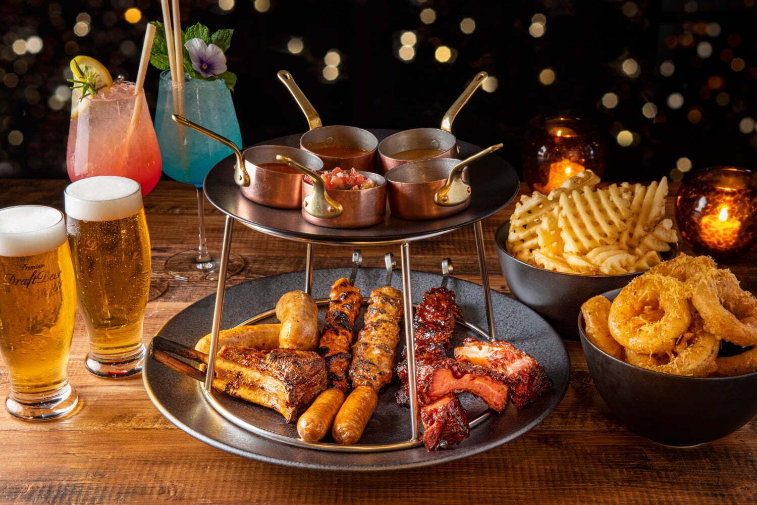 DJ｜キンプトン新宿東京のビアガーデン、“ボリューム満点BBQ&ビール飲み放題”をライブ音楽とともに