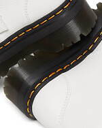 ドクターマーチン新作“フラワーモチーフ”のストラップサンダル＆ブーツ、メリージェーンシューズも｜写真3