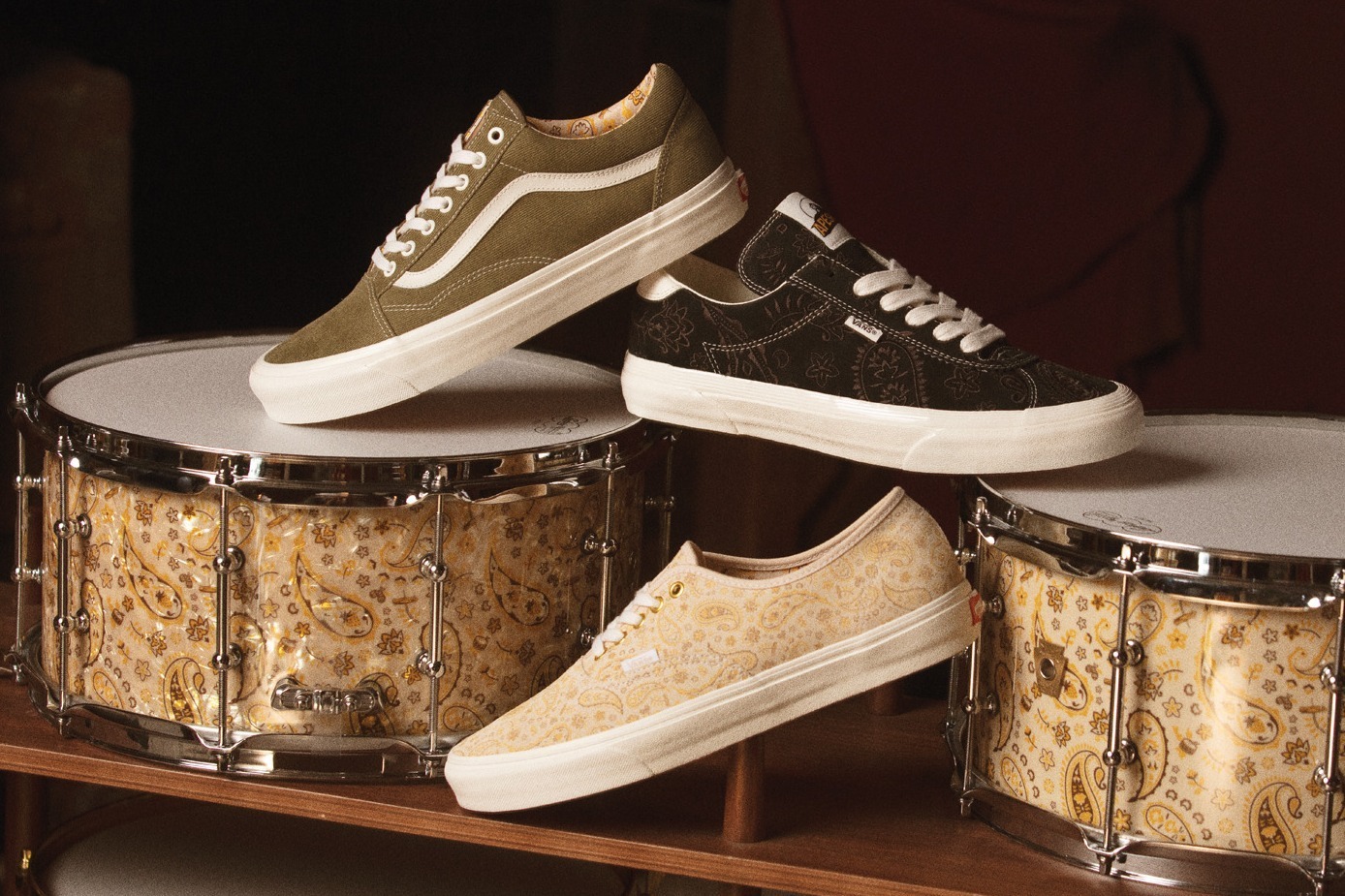 レッグウェア｜VANS×アンダーソン・パーク第3弾、“ブラックスエード×ペイズリー柄”のスニーカーなど