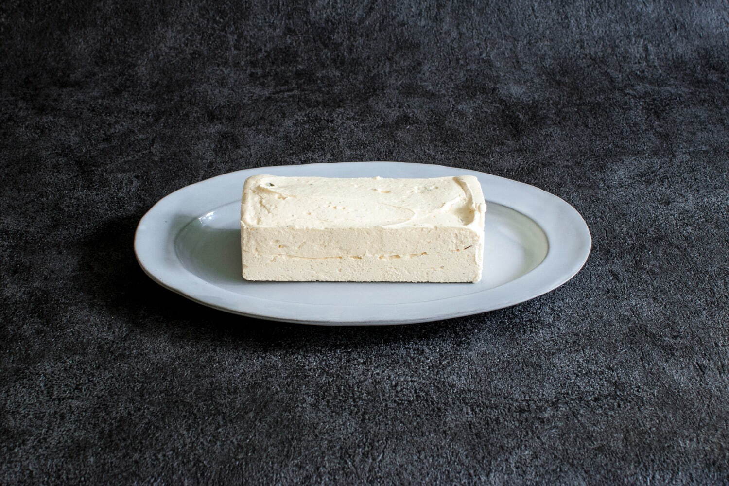 カノーブル”極上の口どけ”バタークリームたっぷりバターケーキや“プルンと弾ける”バター大福｜写真1