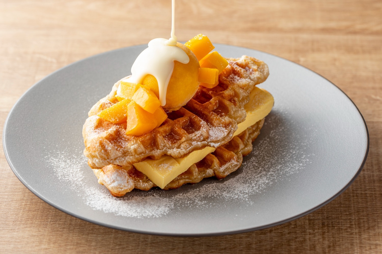 行列｜クロワッサン×ワッフル「クロッフル」“マンゴーづくし”の夏限定スイーツ、キンプトン新宿東京で