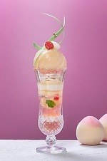 「フルーツパフェフェア」大阪・京都ほか6ホテルで、丸ごと白桃＆大粒ぶどうのパフェ｜写真4