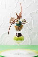 「フルーツパフェフェア」大阪・京都ほか6ホテルで、丸ごと白桃＆大粒ぶどうのパフェ｜写真7