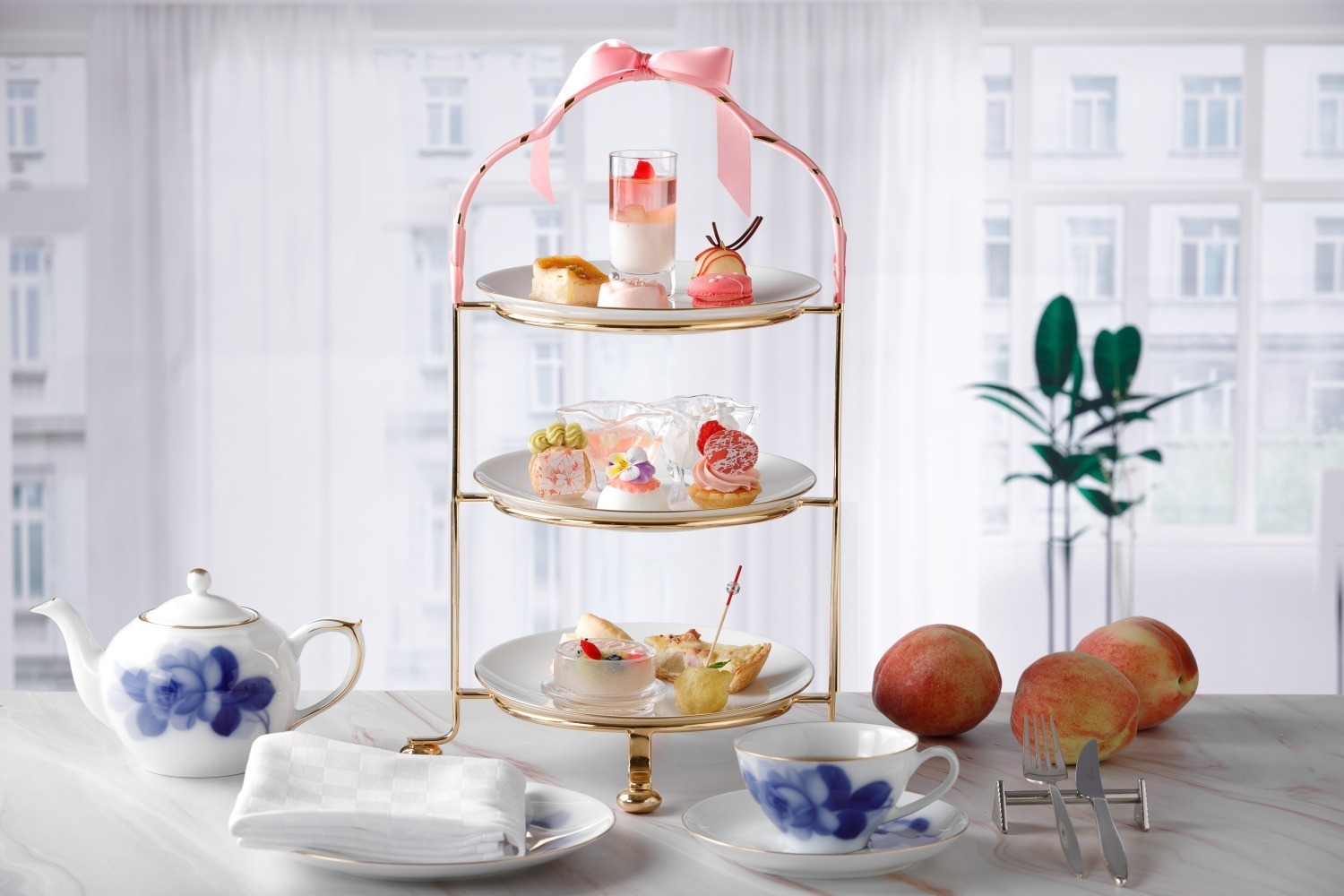 ウェスティン都ホテル京都の「桃」アフタヌーンティー、“丸ごと”ピーチケーキ＆パフェも