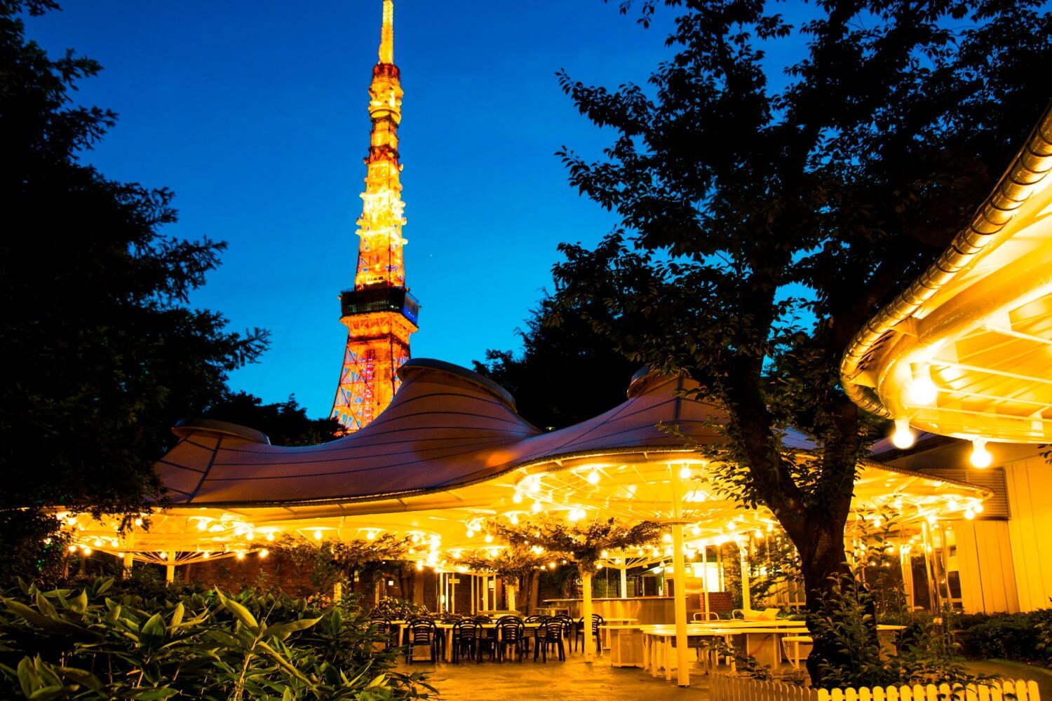 BBQ施設｜「森の中のビアガーデン」東京・芝公園で楽しむハワイ気分のBBQメニュー、海イメージのモクテルも