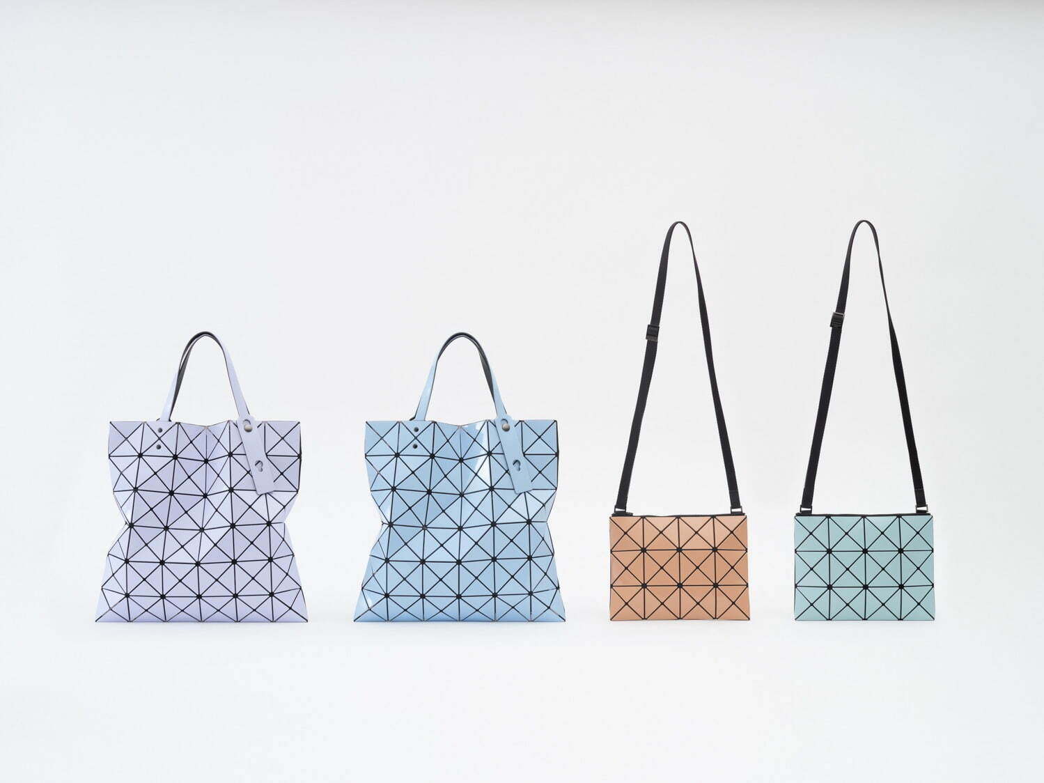 BAO BAO ISSEY MIYAKE“ダブルカラー”のバッグやカードケースなど