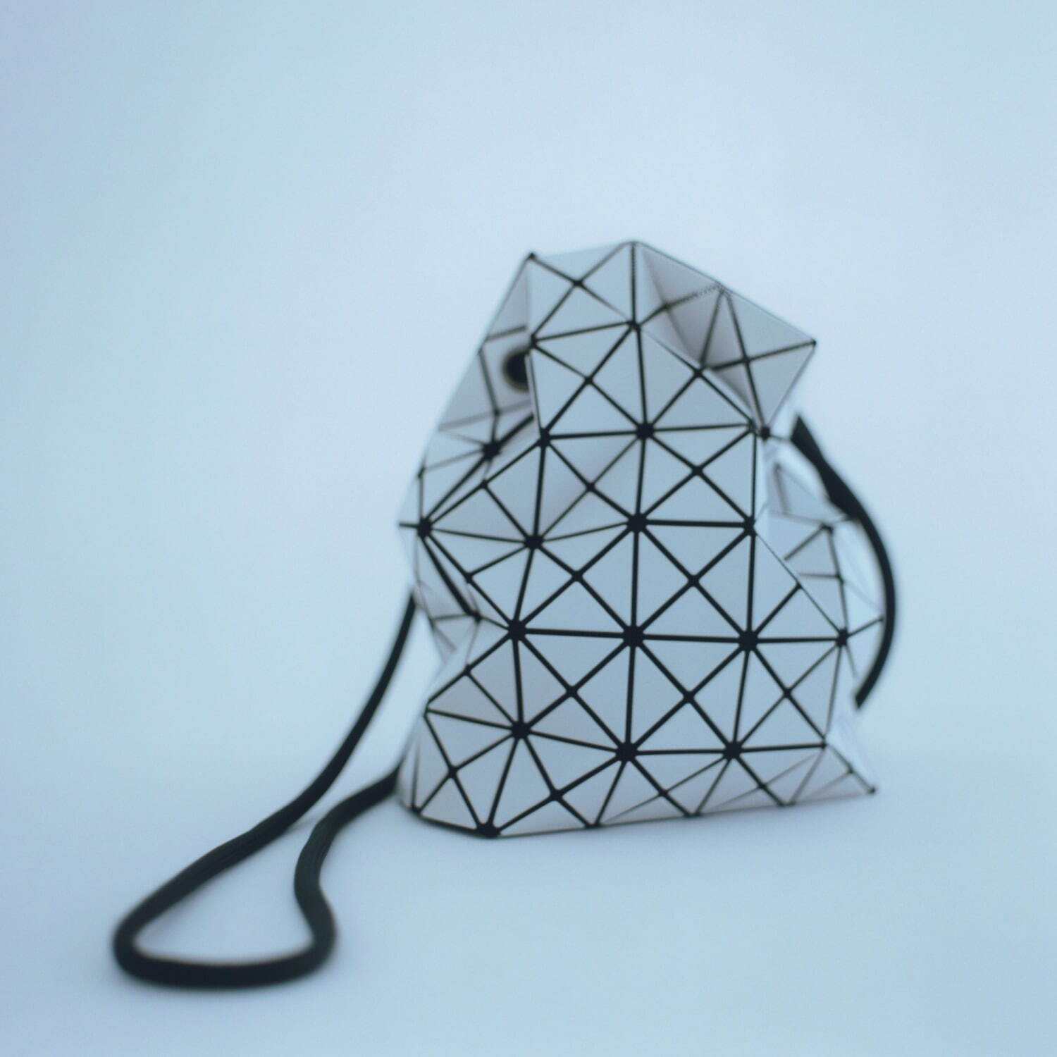 BAO BAO ISSEY MIYAKE“ダブルカラー”のバッグやカードケースなど｜写真16