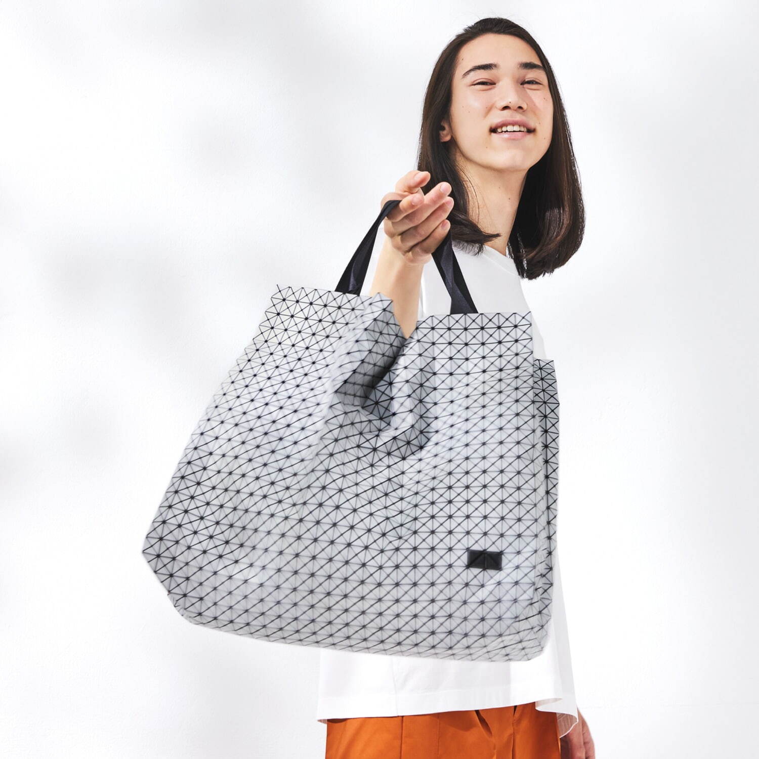 BAO BAO ISSEY MIYAKE“ダブルカラー”のバッグやカードケース