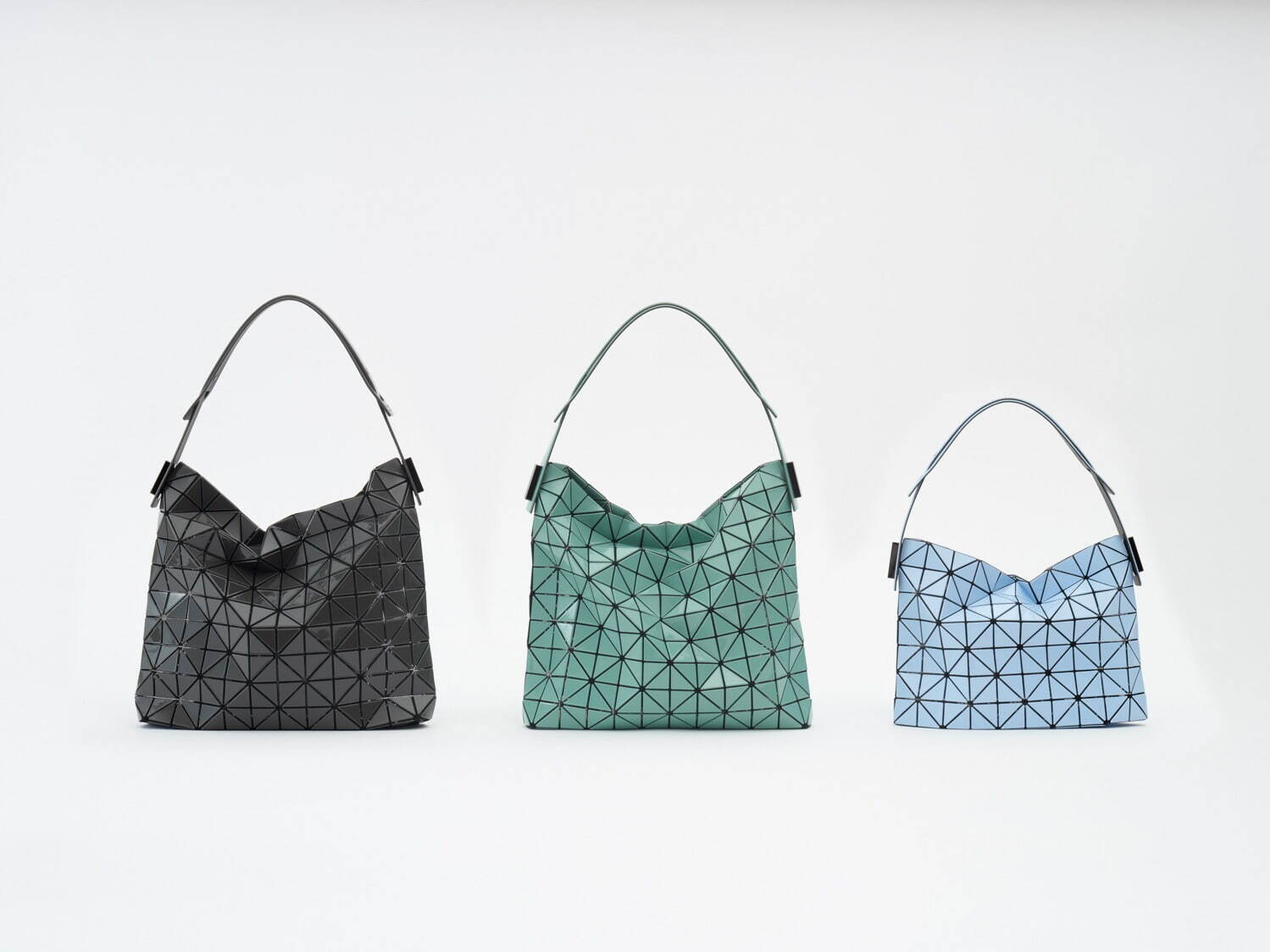 BAO BAO ISSEY MIYAKE“ダブルカラー”のバッグやカードケースなど
