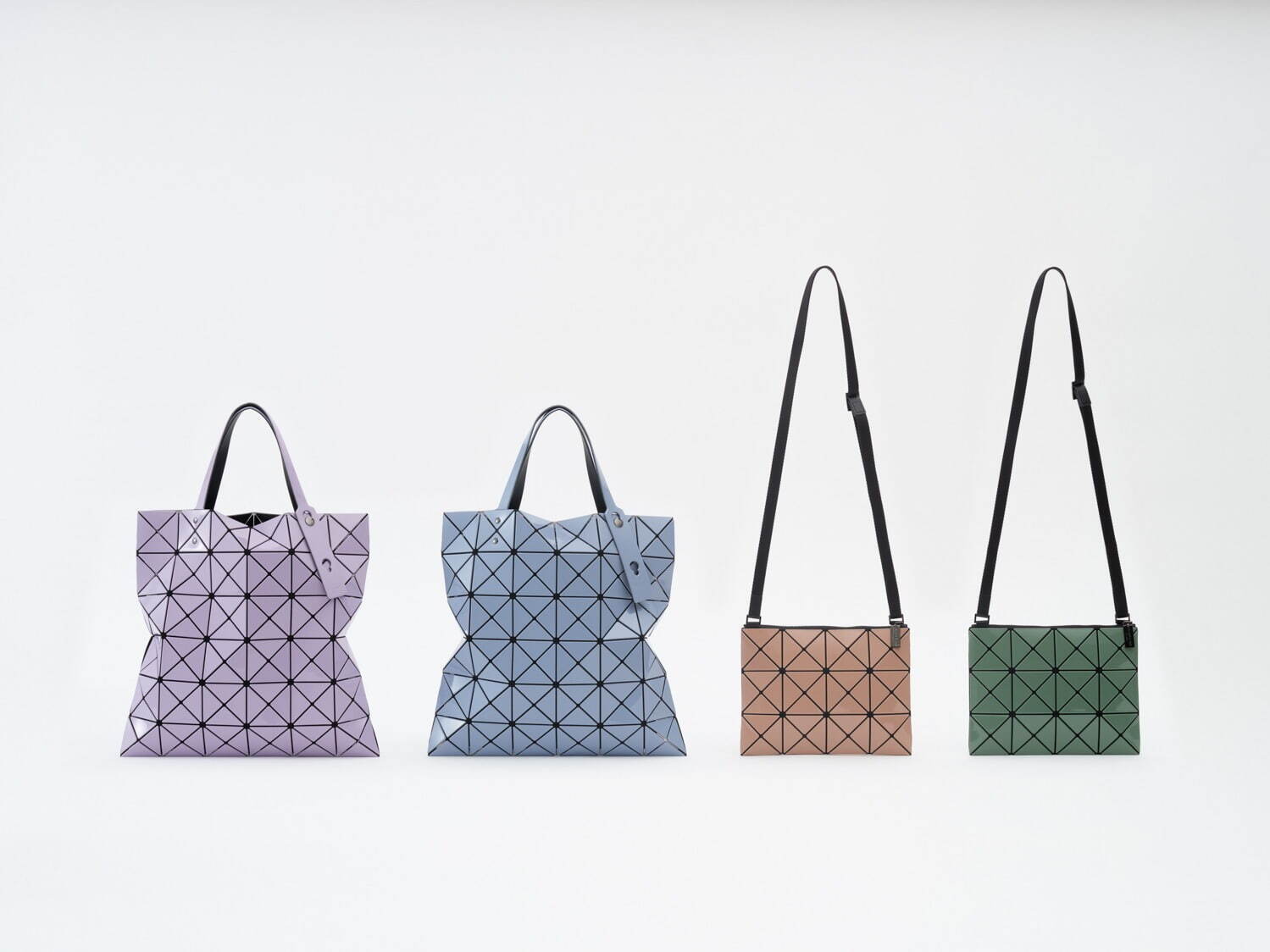 BAO BAO ISSEY MIYAKE“ダブルカラー”のバッグやカードケースなど｜写真2