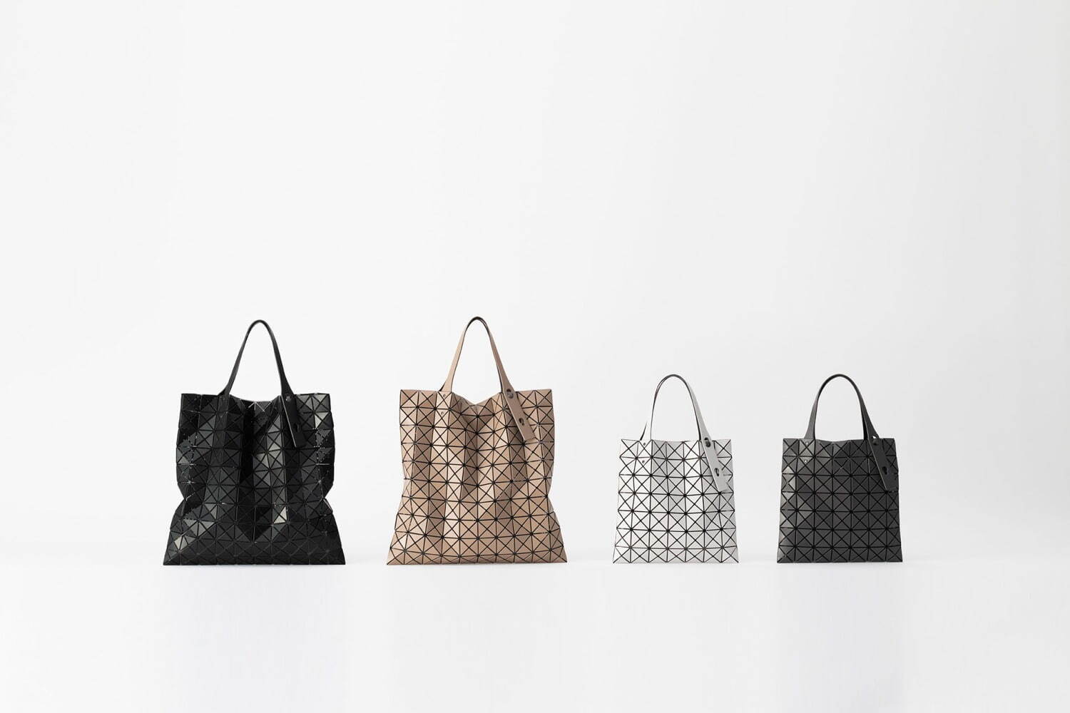 BAO BAO ISSEY MIYAKE“ダブルカラー”のバッグやカードケースなど｜写真11