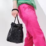 BAO BAO ISSEY MIYAKE“ダブルカラー”のバッグやカードケースなど｜写真26