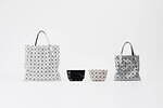 BAO BAO ISSEY MIYAKE“ダブルカラー”のバッグやカードケースなど｜写真12