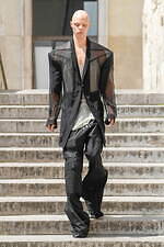 リック・オウエンス 2023年春夏メンズコレクション - 半透明の秩序｜写真35