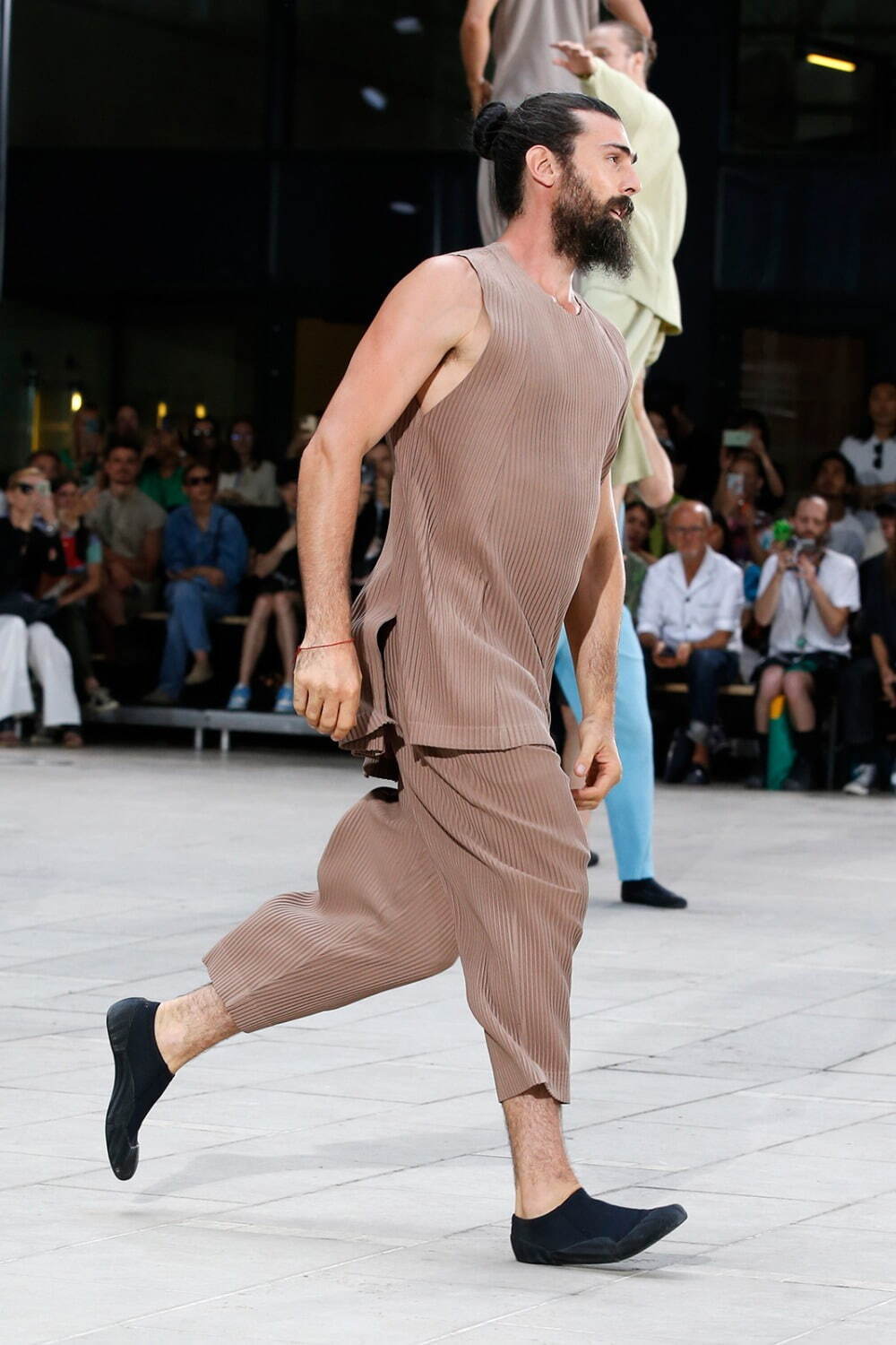 オム プリッセ イッセイ ミヤケ(HOMME PLISSÉ ISSEY MIYAKE) 2023年春夏メンズコレクション  - 写真14