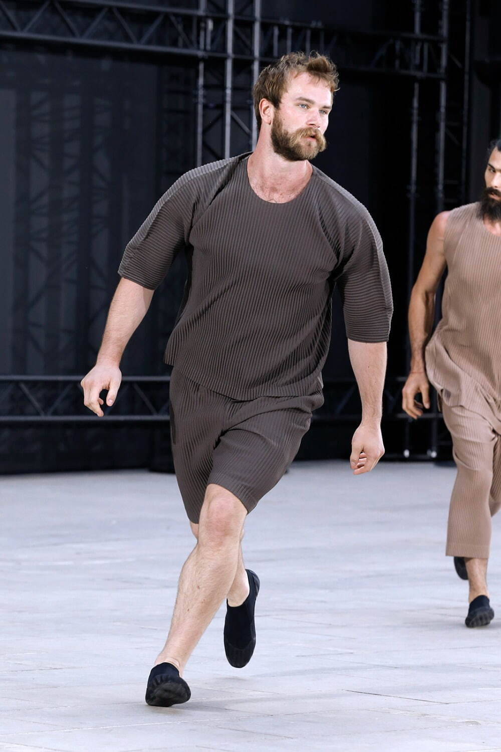 オム プリッセ イッセイ ミヤケ(HOMME PLISSÉ ISSEY MIYAKE) 2023年春夏メンズコレクション  - 写真20