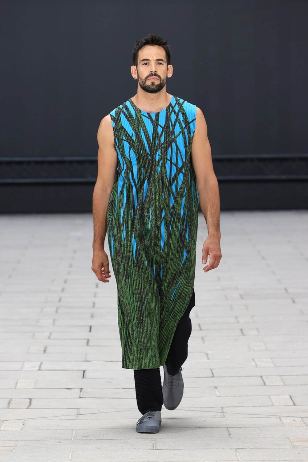 オム プリッセ イッセイ ミヤケ(HOMME PLISSÉ ISSEY MIYAKE) 2023年春夏メンズコレクション  - 写真32