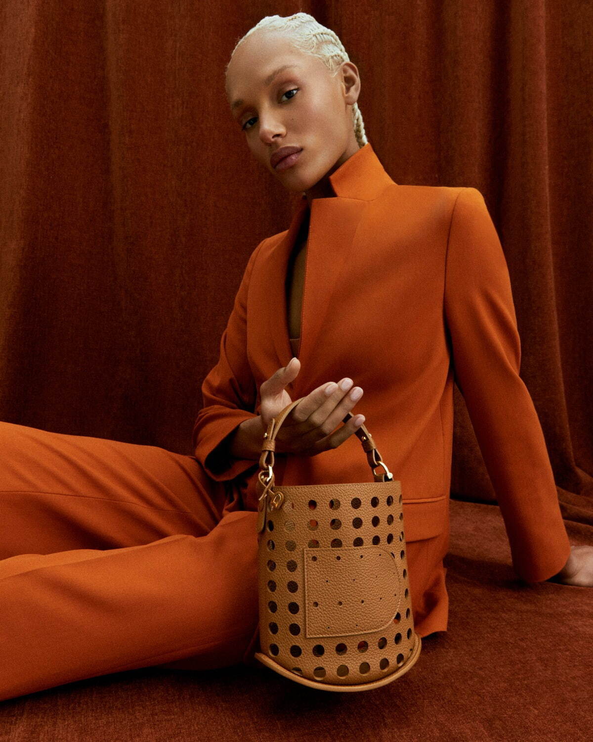 大人気☆【DELVAUX】パン ミニバケット エアレス DELVAUX - 【新品・現行】デルヴォー パン ミニ バケット