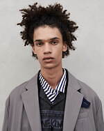 sacai 2023年春夏メンズコレクション、端正な装いに遊びを効かせて｜写真2