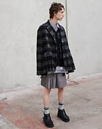 sacai 2023年春夏メンズコレクション、端正な装いに遊びを効かせて｜写真4