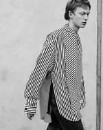 sacai 2023年春夏メンズコレクション、端正な装いに遊びを効かせて｜写真18