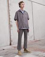 sacai 2023年春夏メンズコレクション、端正な装いに遊びを効かせて｜写真21