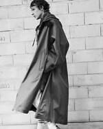 sacai 2023年春夏メンズコレクション、端正な装いに遊びを効かせて｜写真24