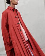 sacai 2023年春夏メンズコレクション、端正な装いに遊びを効かせて｜写真49