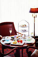 ホテルオークラ京都アフタヌーンティー、ジノリ1735の高級食器×“涼やか”フルーツケーキ｜写真2