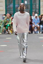 ダブレット 2023年春夏コレクション - 真夏のパリに雪が降る！？｜写真2