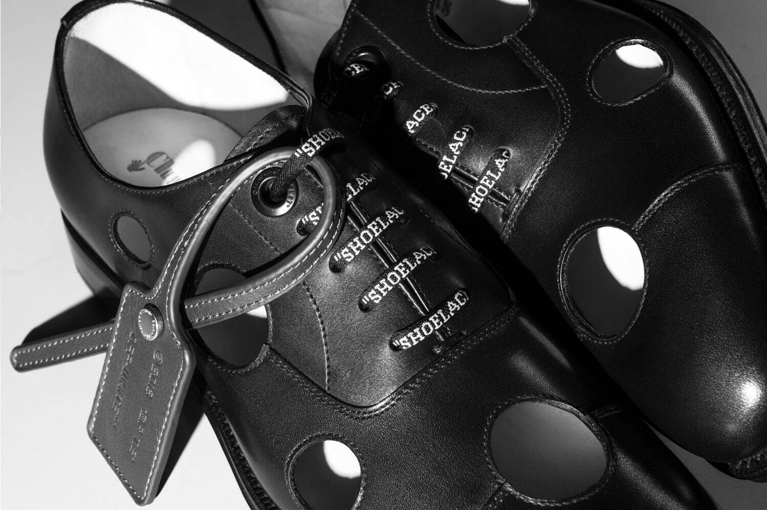 オフ-ホワイト (OFF-WHITE), チャーチ(Church's) コンサル｜写真1