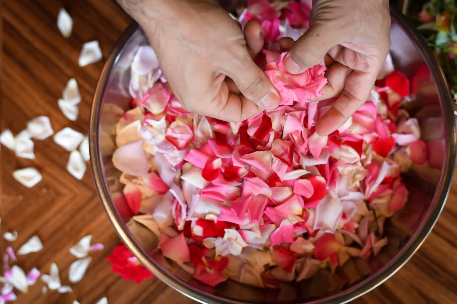 青山のクレープ専門店「イクアリー」優雅な香りの薔薇と旬の桃を頬張る限定クレープ｜写真6