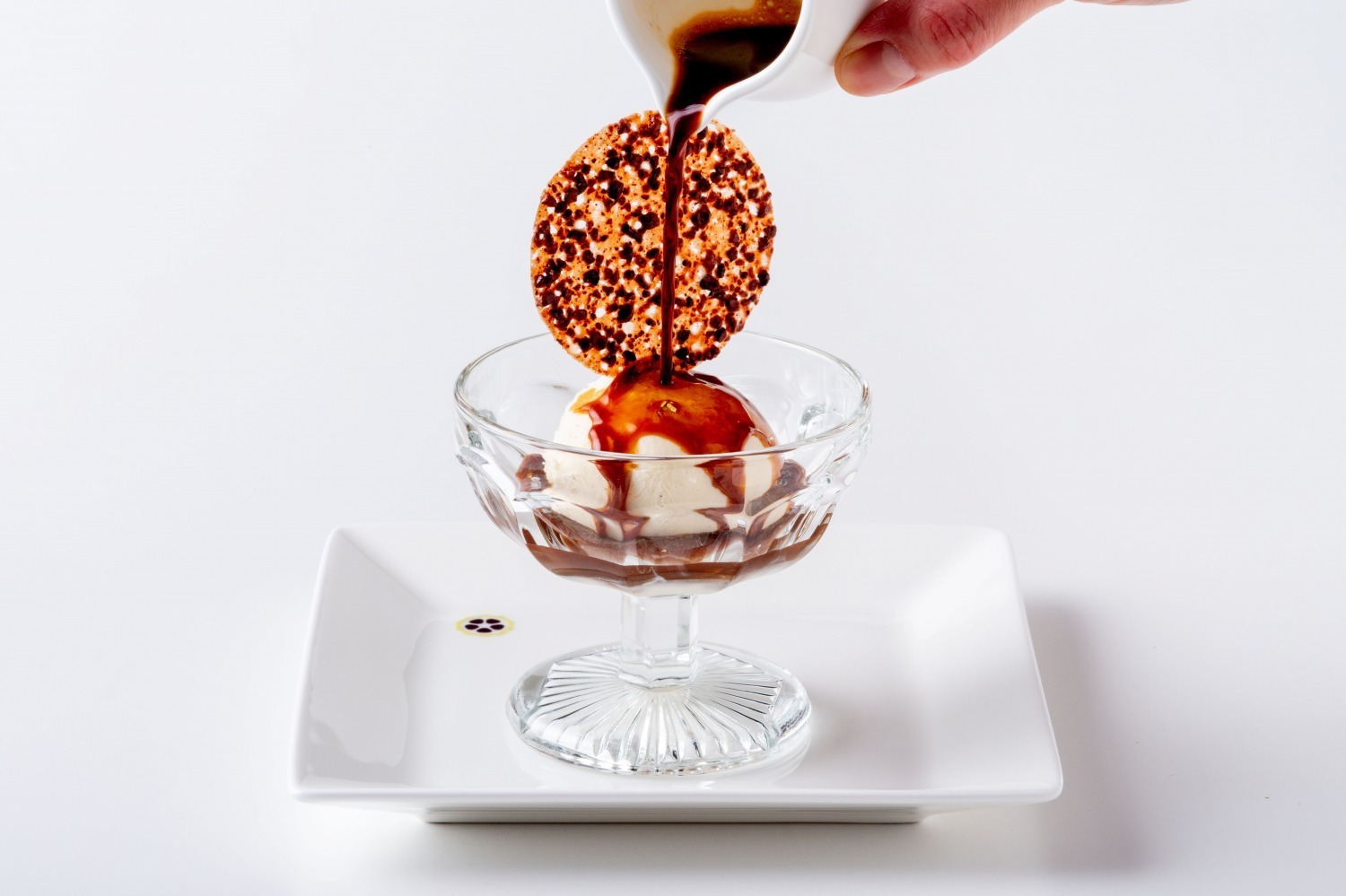 パルフェ｜パスカル・ル・ガック夏限定サンデー、ひんやり濃厚アイス×ほろ苦エスプレッソ