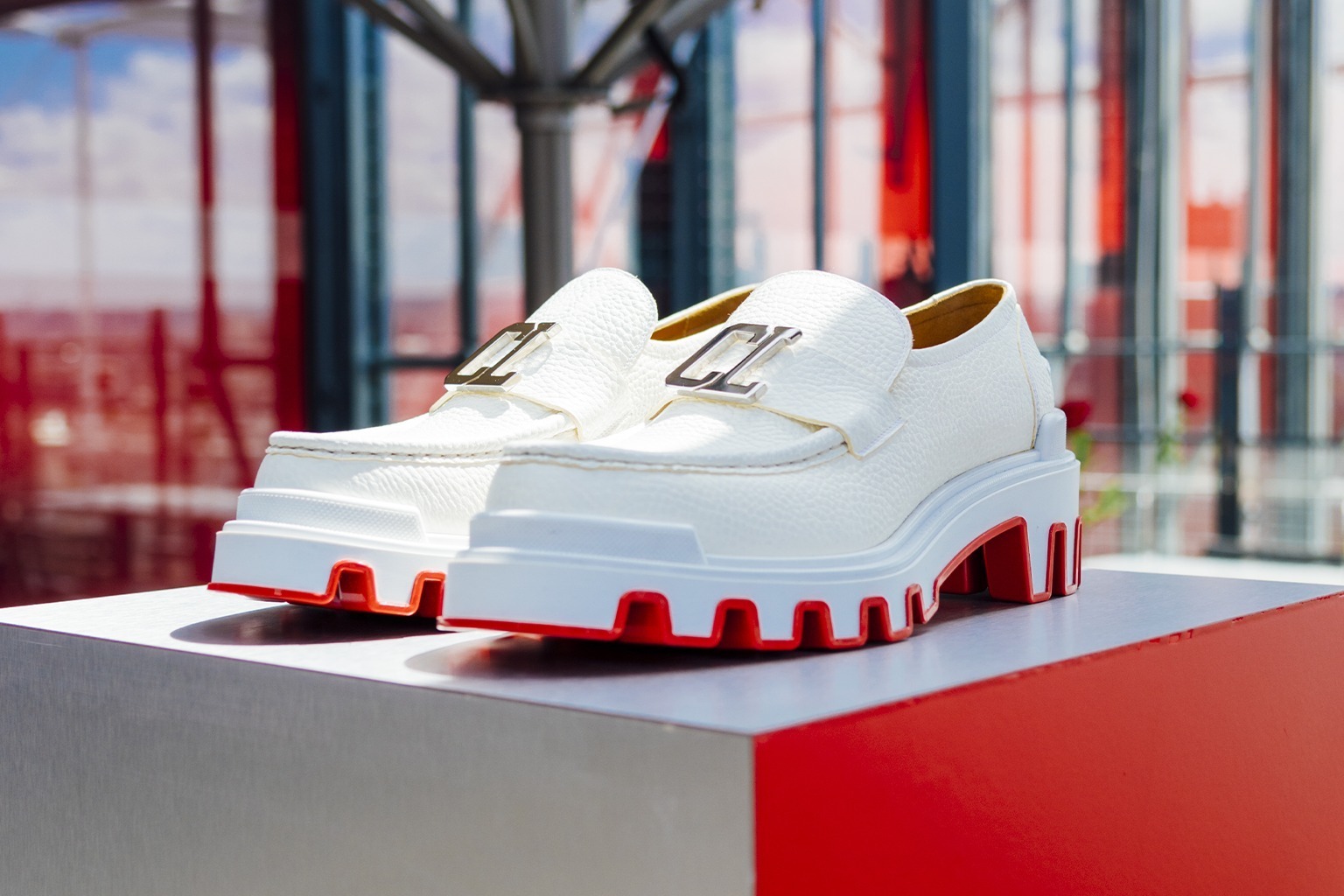 Christian Louboutin クリスチャンルブタン スニーカー スタッズ 約