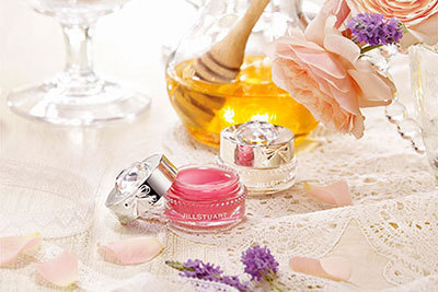 ジルスチュアートでしっとり可憐なツヤ肌に - 限定ボディ用美容液と、新作リップバーム発売